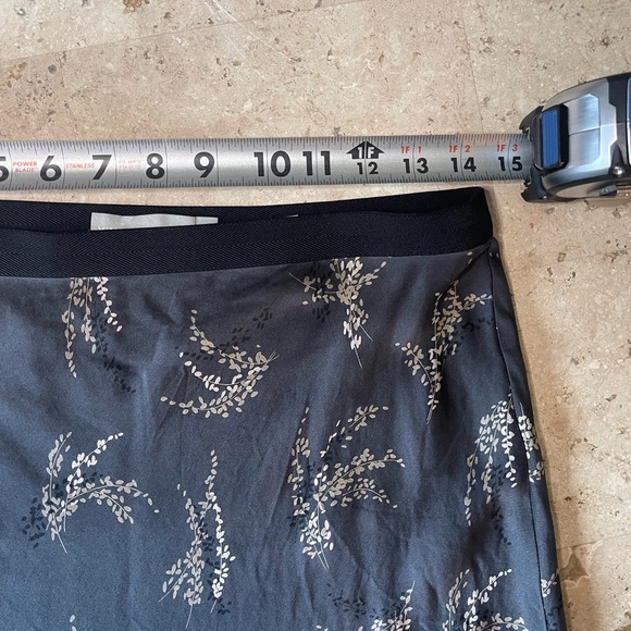 Elegant Black and Gold Women's Skirt - Picture 6 of 7